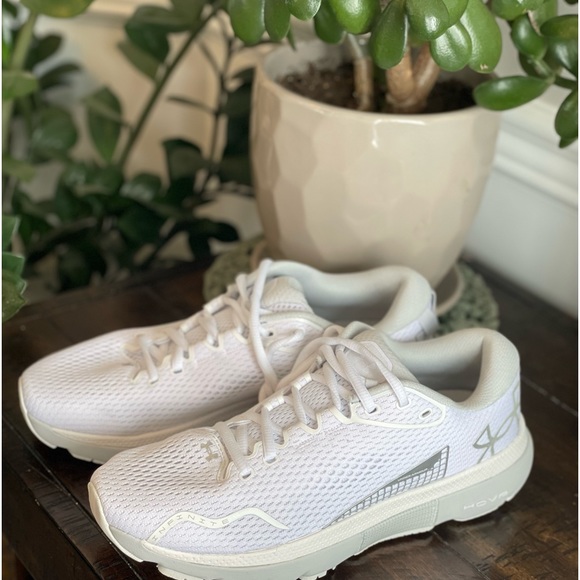 Under Armour Runners - Picture 1 of 6